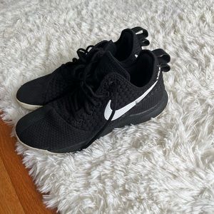 Nike Lebron Witness basketball sneakers